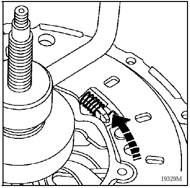 Placer le disque d'embrayage (déport (a) du